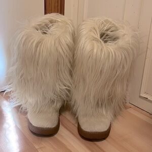 Pajar White Goat Hair Apres’ Ski Boots 10/42